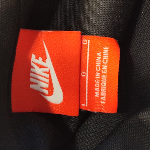 Nike Air Women's Full Zip Warm Up Light Jacket - Picture 9 of 9